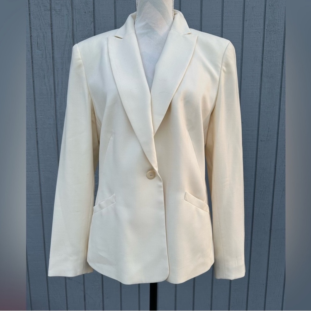 Elegant Cream Women's Blazer
